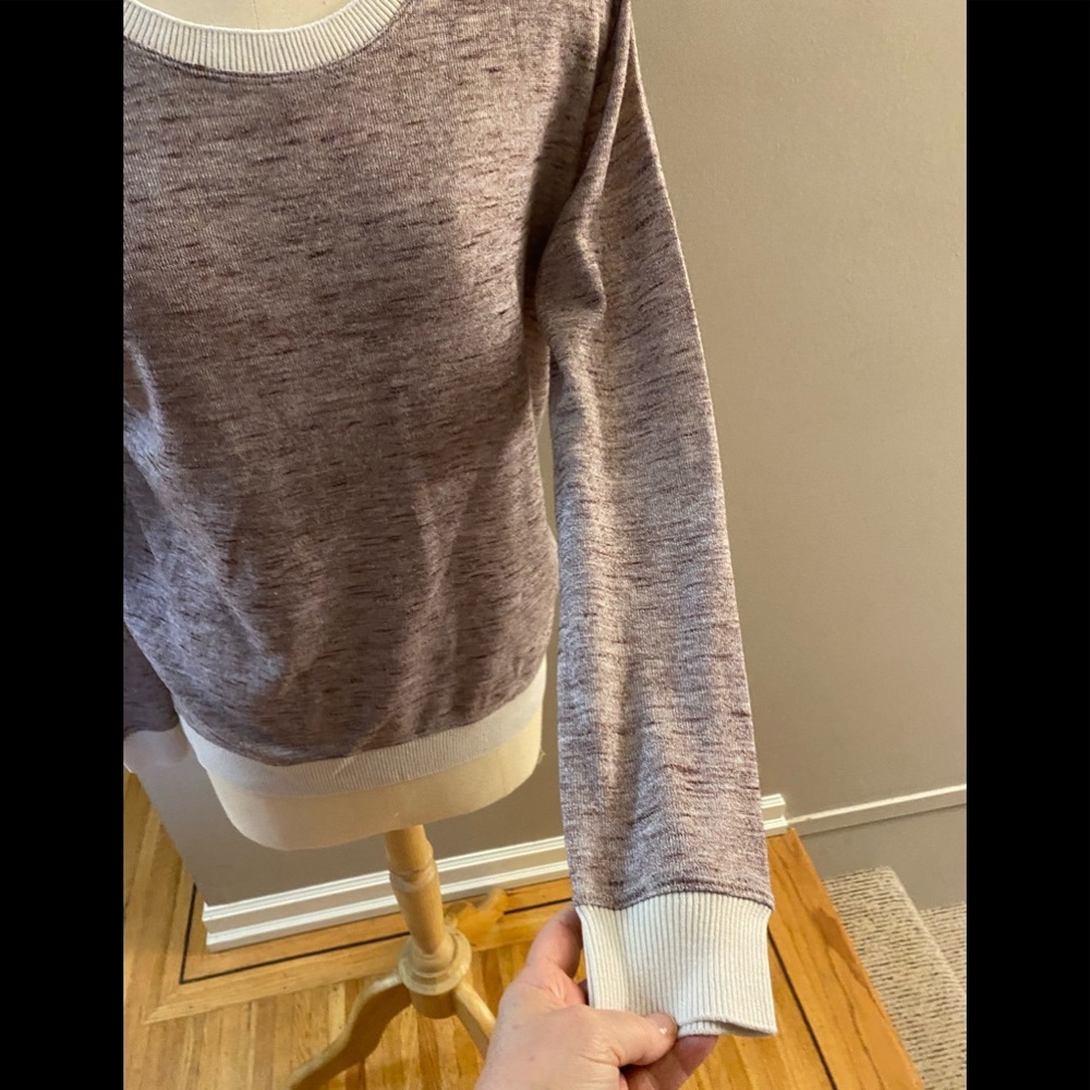 ARITZIA WILFRED Two-Toned Burgundy Heathered Jersey Knit Pullover. Size Small - Picture 4 of 7